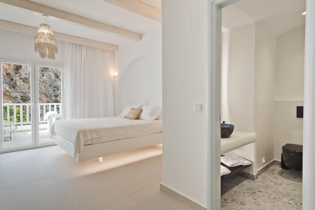 Enilion Luxury Suites Кира Панагя Экстерьер фото