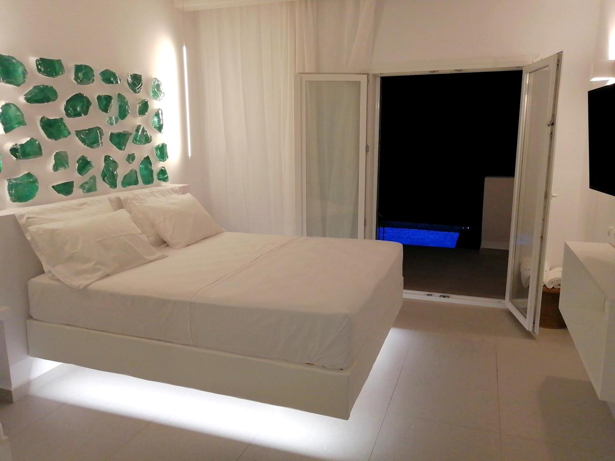 Enilion Luxury Suites Кира Панагя Экстерьер фото