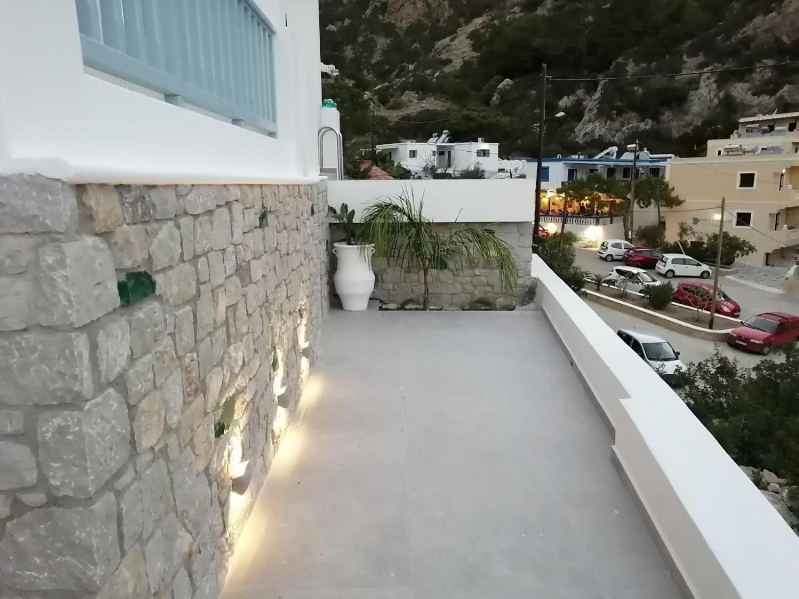 Enilion Luxury Suites Кира Панагя Экстерьер фото