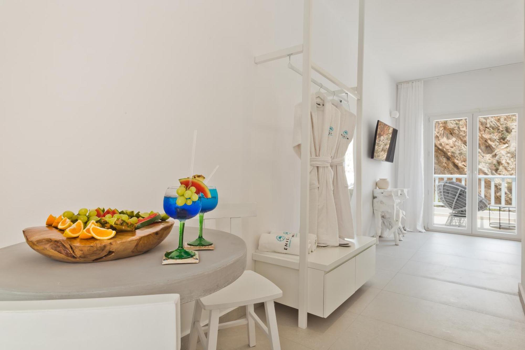 Enilion Luxury Suites Кира Панагя Экстерьер фото
