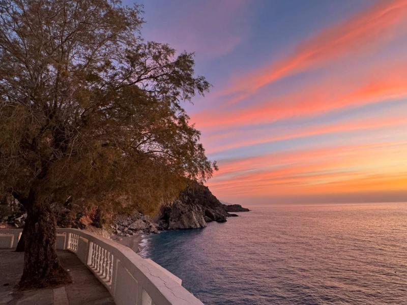 Enilion Luxury Suites Кира Панагя Экстерьер фото